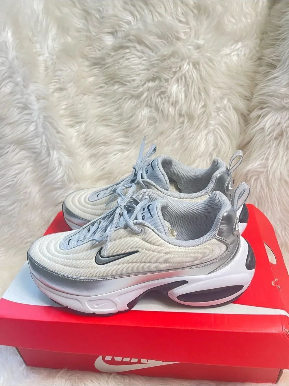 New Nike Women Air Max portal sneakers Mesh cream &metallic silver Panel SZ9.5